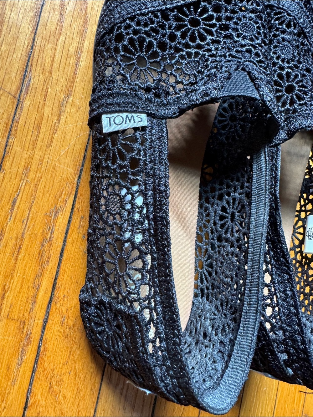 ❤️TOMS Crochet Alpargata slip-on shoes with intricate floral pattern - Picture 5 of 13